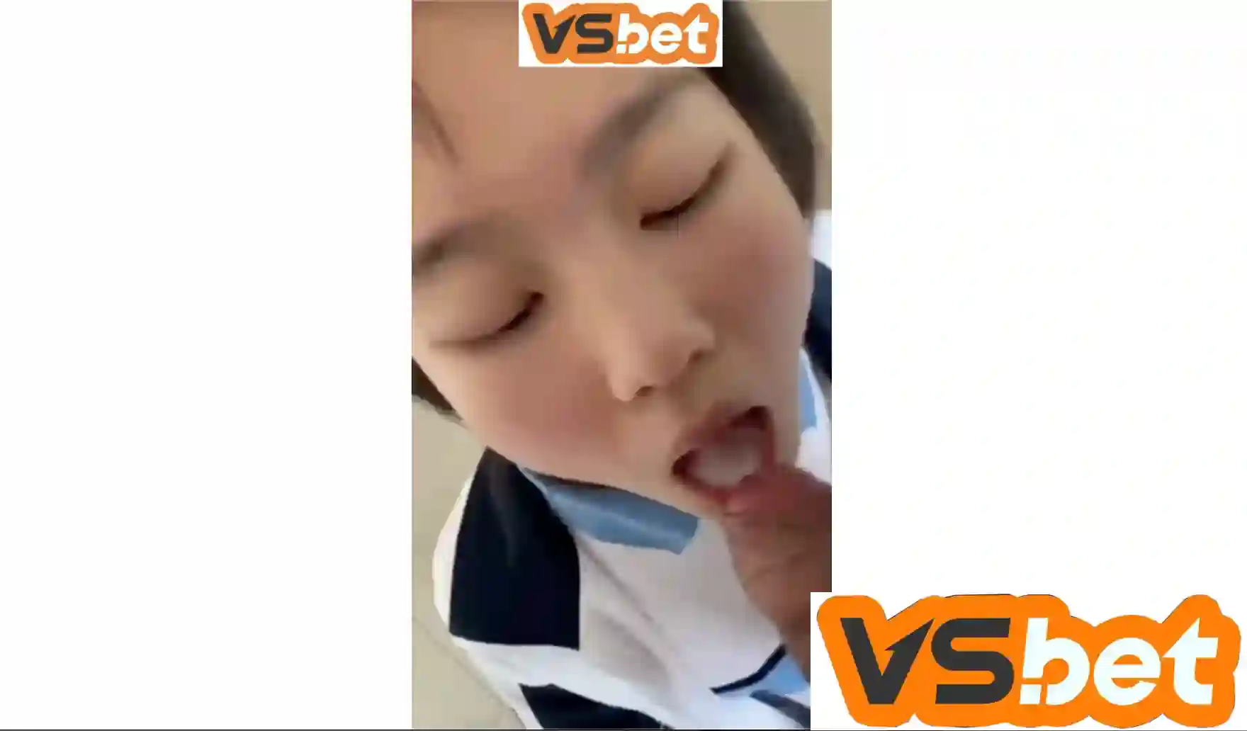 Vừa mới lớn đã học đòi vào nhà vệ sinh bú cu